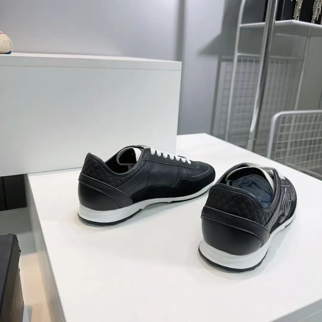 👟👟Ex-factory price 440👟👟 CHANEL Chanel 2025 new panda sneakers, color matching thick-soled casual sports shoes, upper: imported calfskin/imported suede, lining: imported sheepskin lining, outsole: TPU original outsole Size: #35-40 (40 customized, non-refundable)